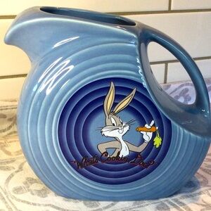 Fiesta pitcher Warner Bros. Vintage 1994. Bugs Bunny and Foghorn Leghorn